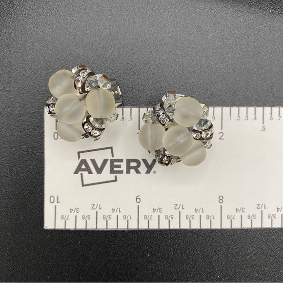 Vintage Pearlcraft Signed Silver Tone and Frosted white Cluster Clip On Earrings - Picture 9 of 9